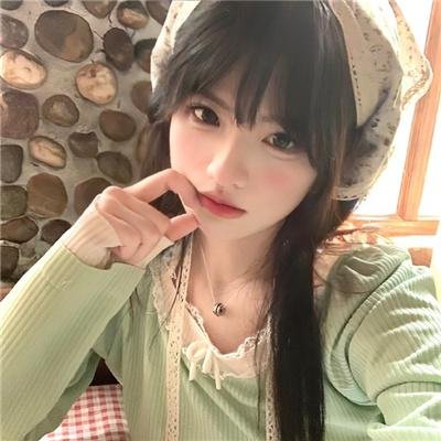 娇憨女郎